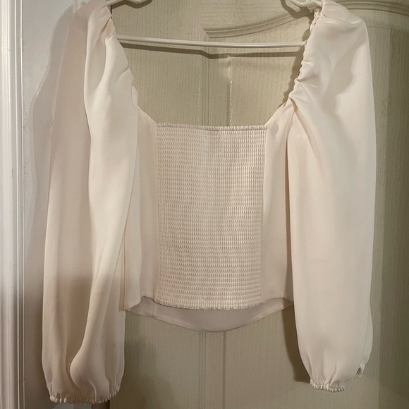 Size medium Wilfred Aritzia peasant top white - Picture 4 of 4